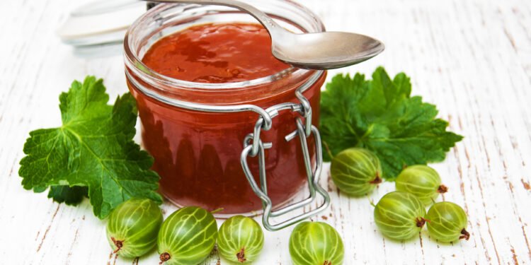 Paprastos bet gardžios agrastų uogienės receptas (patarimai kiek laiko virti)