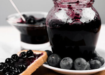 Kiek laiko kaime verda juodųjų serbentų uogienę