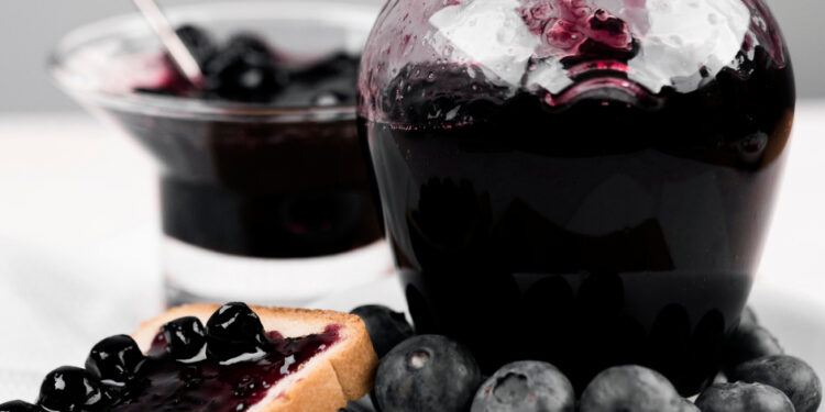 Kiek laiko kaime verda juodųjų serbentų uogienę