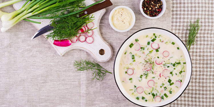 Svogūnų laiškų salotos