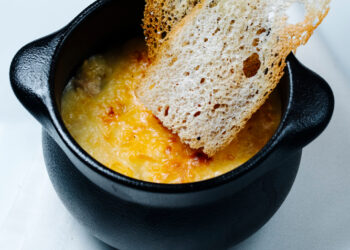 Prancūziška svogūnų sriuba