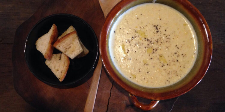 Paprasta svogūnų sriuba