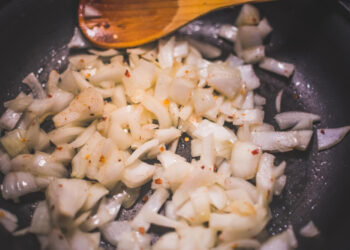 Troškinti svogūnai žiemai