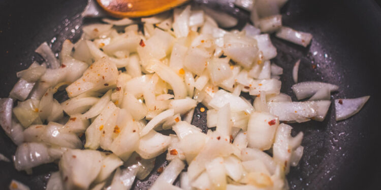 Troškinti svogūnai žiemai