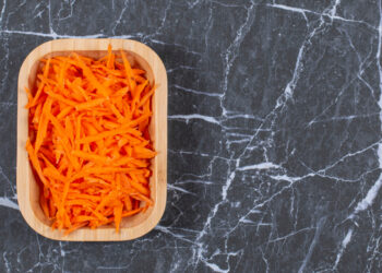 Paprasčiausios kaimiškos morkų salotos