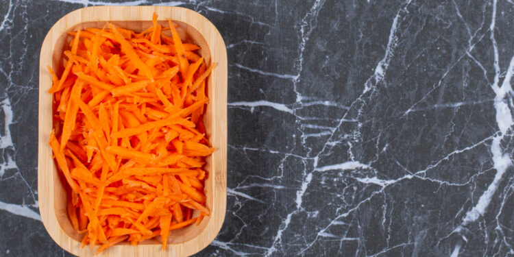 Paprasčiausios kaimiškos morkų salotos