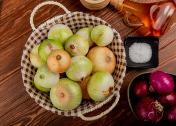 Marinuoti svogūnai žiemai