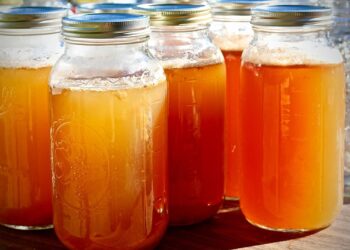 Natūralios obuolių sultys žiemai: sveikas pasirinkimas