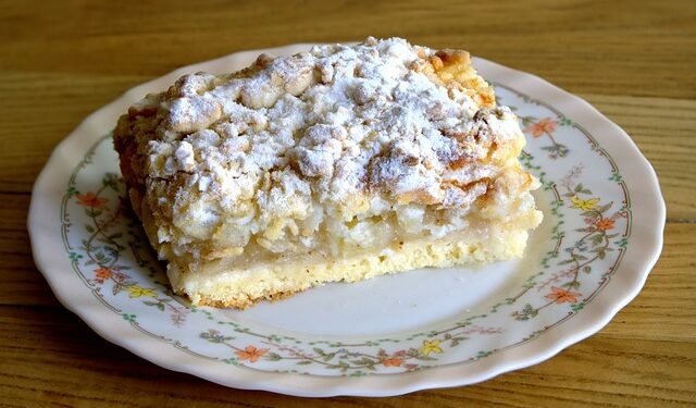 Obuolių pyragas su kefyru: purus ir minkštas desertas