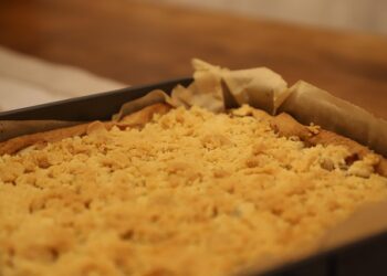 Obuolių pyragas su varške: saldumo ir gaivumo derinys