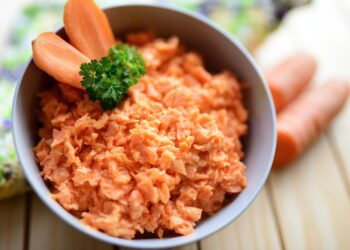 Morkų salotos su česnaku