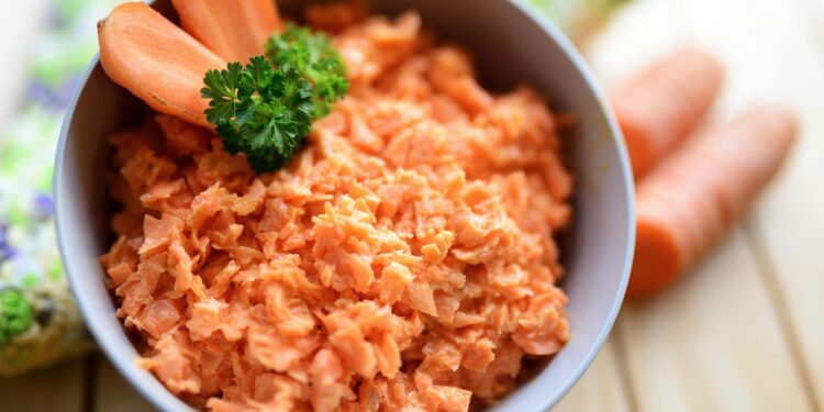 Morkų salotos su česnaku