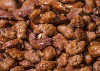 Karamelizuoti graikiniai riešutai: greitas receptas