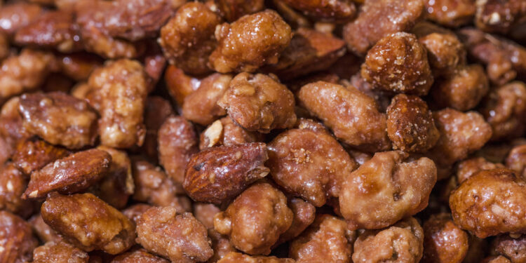 Karamelizuoti graikiniai riešutai: greitas receptas