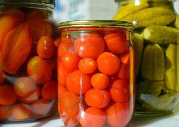 Marinuoti pomidorai žiemai – kaip išlaikyti skonį ir aromatą