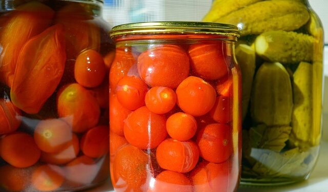 Marinuoti pomidorai žiemai – kaip išlaikyti skonį ir aromatą