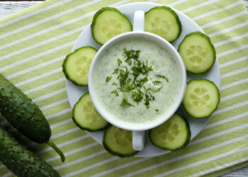 Agurkinė sriuba žiemai: tradicinis receptas stiklainiuose