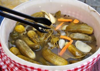 Marinuoti agurkai žiemai: patikrintas receptas traškiems agurkams