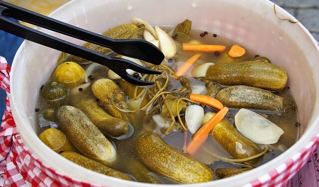 Marinuoti agurkai žiemai: patikrintas receptas traškiems agurkams