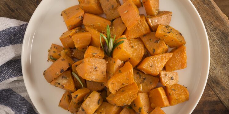 Moliūgų ir obuolių mišrainė žiemai – saldžiarūgštis rudens derliaus skonis