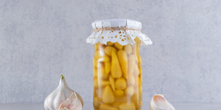 Marinuoti česnakai – skonis, kuris niekada nepabosta
