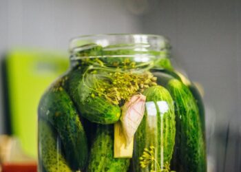 Rauginti agurkai žiemai su šaltu vandeniu: paprastas ir patikimas receptas