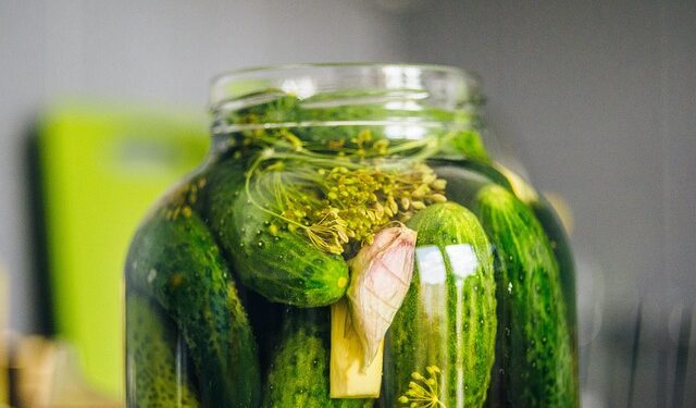 Rauginti agurkai žiemai su šaltu vandeniu: paprastas ir patikimas receptas