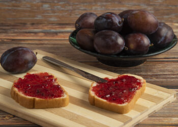 Slyvos su želatina – paprastas žiemos atsargų receptas