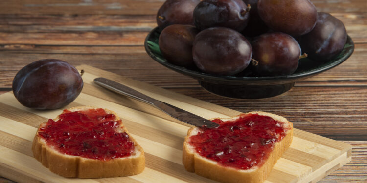 Slyvos su želatina – paprastas žiemos atsargų receptas