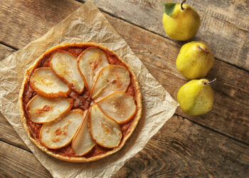 Prancūziškas kriaušių pyragas – elegancija lėkštėje