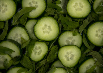 Lengva agurkų mišrainė žiemai – gardus užkandis visai šeimai