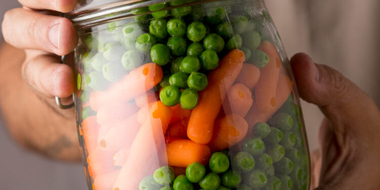 Virtos morkos žiemai – daržovių gardumynas stiklainiuose