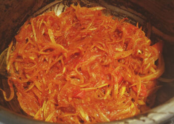 Aštri morkų mišrainė žiemai – gardus pasirinkimas mėgstantiems pikantiškumą