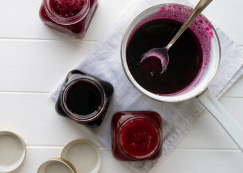 Bruknių uogienė: kaip virti, kad išliktų skonis ir vitaminai?