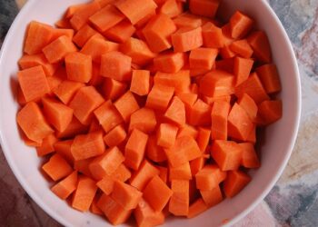 Morkų mišrainė žiemai be acto – švelnaus skonio gardumynas stiklainyje