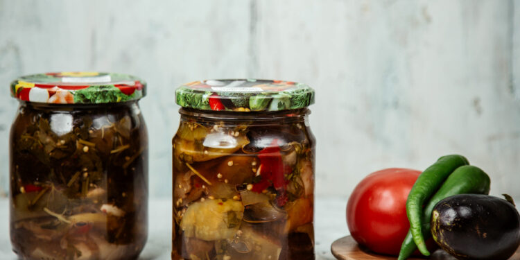 Karališka agurkų mišrainė žiemai – prabangus skonis kasdieniam stalui