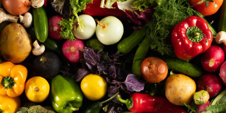 Daržovių mišrainė žiemai – gardus rudens derliaus skonis