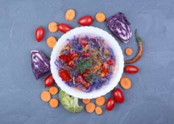 Pomidorų ir kopūstų mišrainė žiemai – gardus rudens derliaus receptas