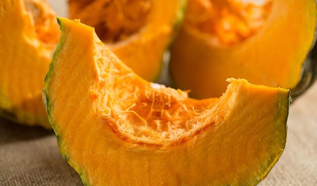 Nekaitinta moliūgų mišrainė žiemai – iš daržo tiesiai į stiklainį