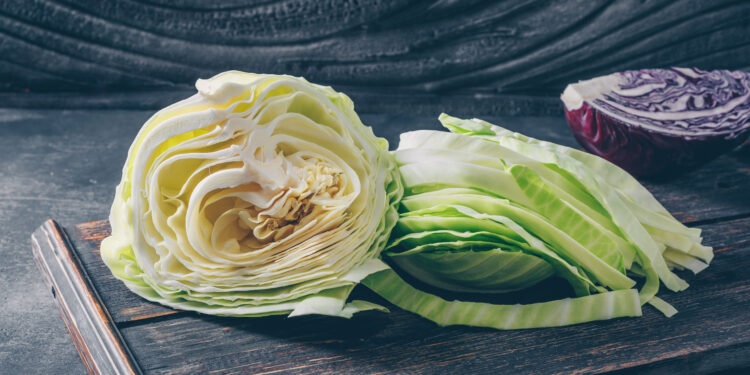 Kopūstų mišrainė žiemai – traški klasika stiklainyje