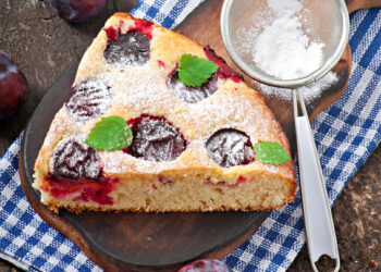 Slyvų pyragas – tradicinis desertas šeimai