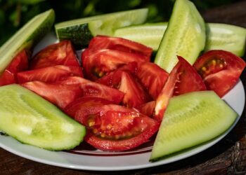 Agurkų ir pomidorų mišrainė su želatina žiemai – gardus receptas šeimos stalui