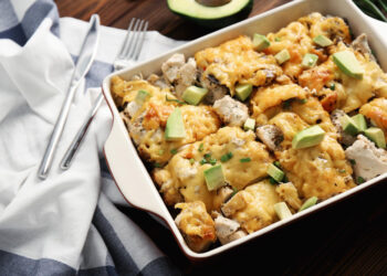 Žiedinių kopūstų apkepas su vištiena – soti vakarienė visai šeimai