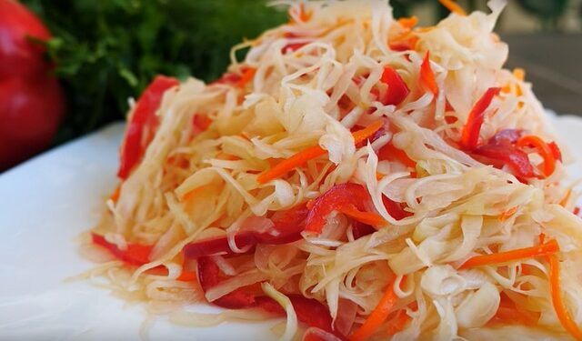 Ankstyvų kopūstų mišrainė žiemai – paprastas būdas išsaugoti derlių