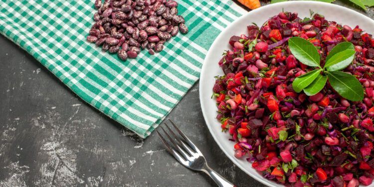 Pupelių mišrainė žiemai – sotus ir maistingas gardumynas stiklainyje