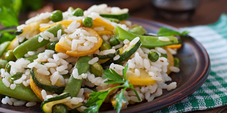 Daržovių mišrainė su ryžiais žiemai – spalvinga puokštė šeimos stalui