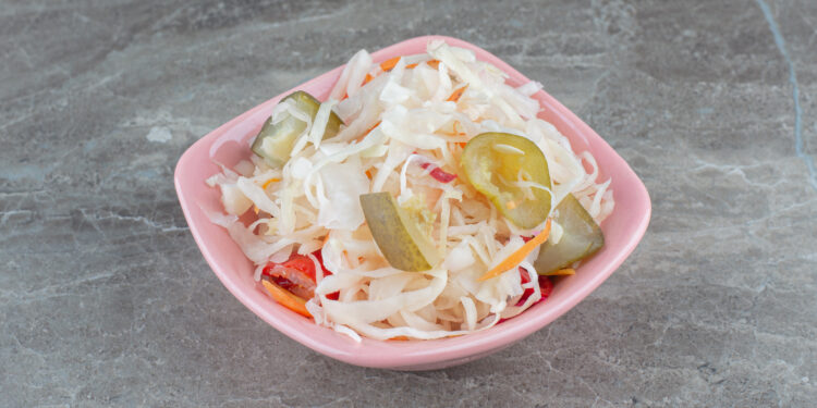 Vasarinių kopūstų mišrainė žiemai – paprastas receptas šaltajam sezonui