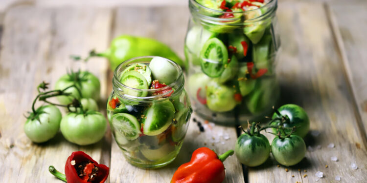 Žali pomidorai žiemai – paprasta ir gardi idėja šeimos virtuvei