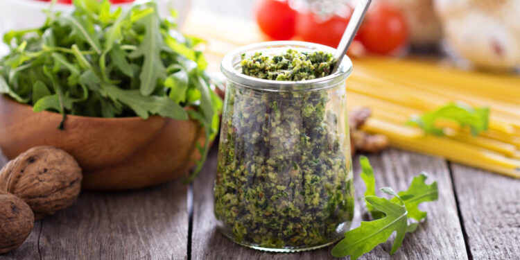 Baziliko padažas – receptai ir patarimai, kaip praturtinti patiekalus