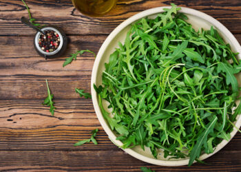 Kaip išsaugoti rukolą žiemai: šaldymas ir kiti būdai